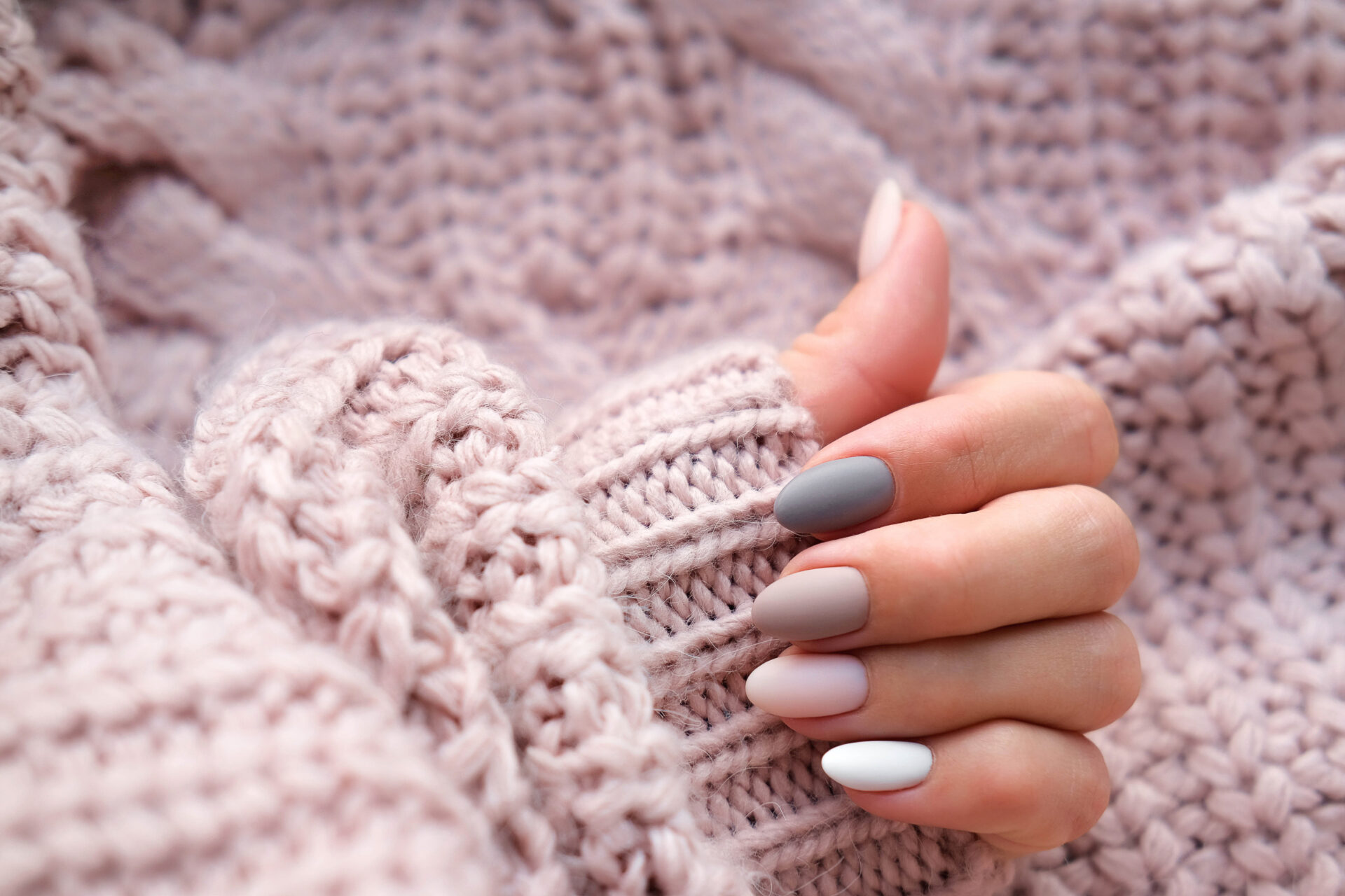 Trendy w manicure na jesień. Co będzie modne tego roku?